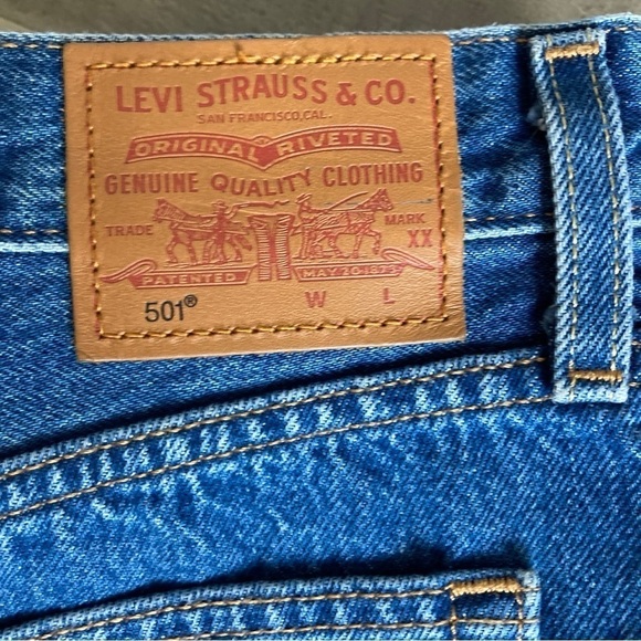 LEVI’S 501 Premium Denim Button Fly Jean Cutoff Shorts Size 30 - Picture 4 of 13